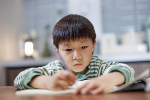 五行喜水男孩名字姓翟2025年