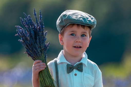 姓刘名字男孩有风趣(幸运的)