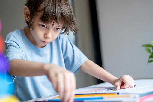 姓郑五行喜金男孩名字