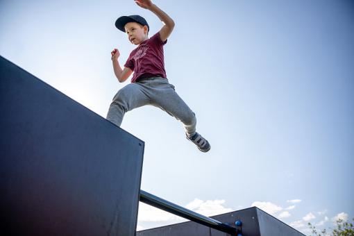 蛇年男孩名字缺金名字大全