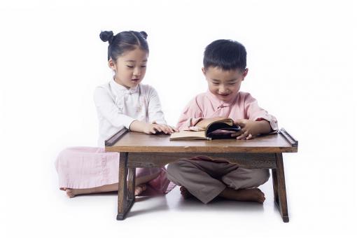 易涴鑫名字好吗|易姓女孩名字严选581个