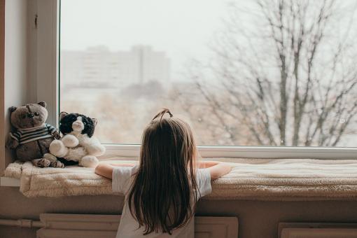 姓何女宝宝名字灵动俏皮