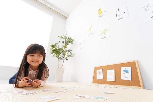 属蛇姓钱五行喜金女孩名字 属蛇姓钱五行喜金女孩名字